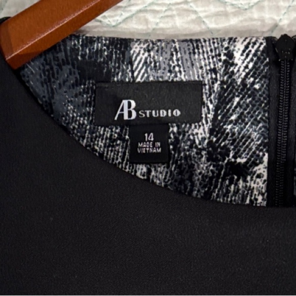 AB Studio Monochrome Abstract Mini Dress - Picture 2 of 3